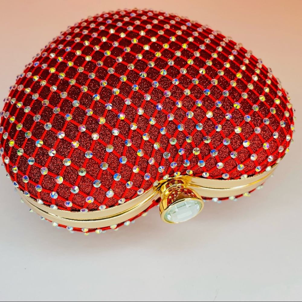 WOMEN’S RED MESH RHINESTONE HEART BOX GOLD STRAP CHAIN CLUTCH CROSSBODY PURSE - Picture 6 of 6